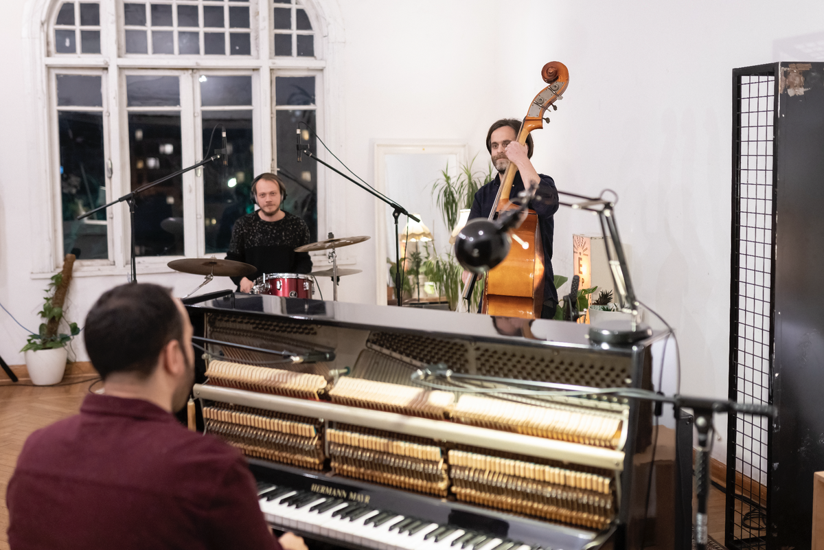 Avedis Özdemir Trio’dan ilk albüm: ‘Hov Arek’ yayında